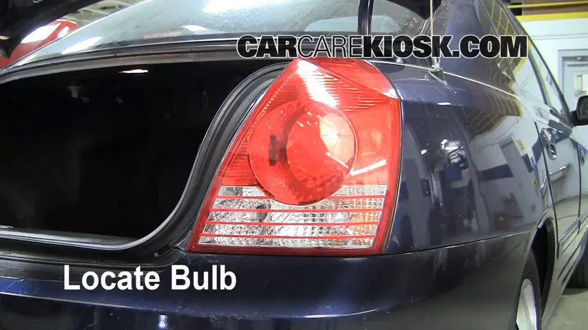 2005 Hyundai Elantra GLS 2.0L 4 Cyl. Sedan (4 Door) Lights